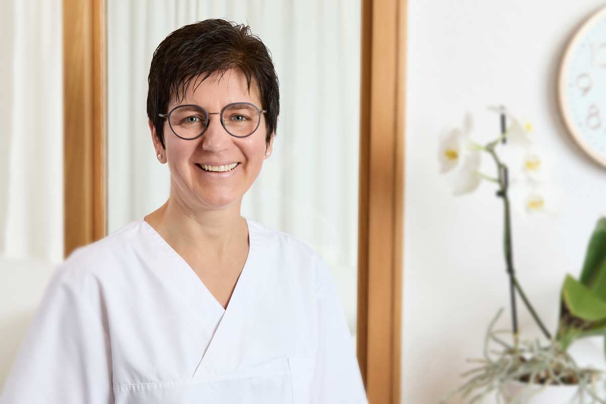 Zahnarzt Praxis Neubrunn Monika Schanzer — Mitarbeiterin Claudia Lurz