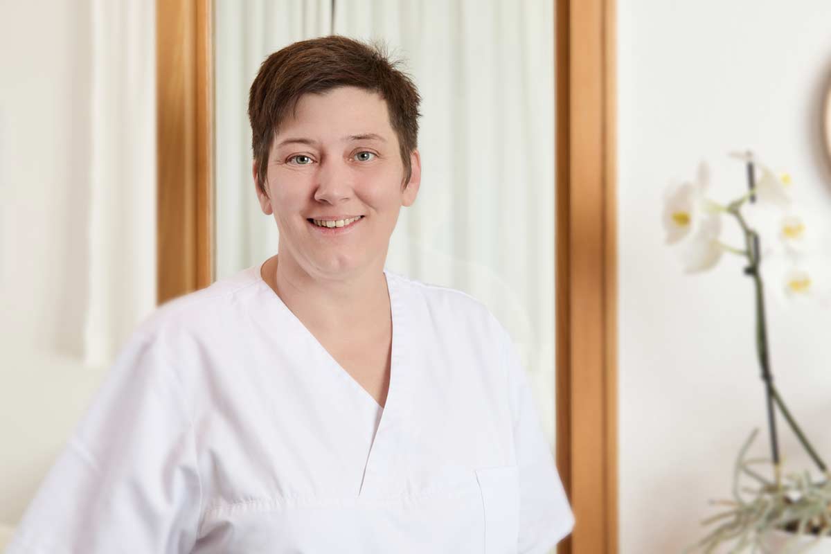 Zahnarzt Praxis Neubrunn Monika Schanzer — Mitarbeiterin Marion Sterzl